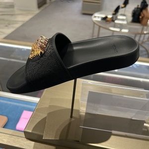 Versace La Medusa Pool Slides - Women’s